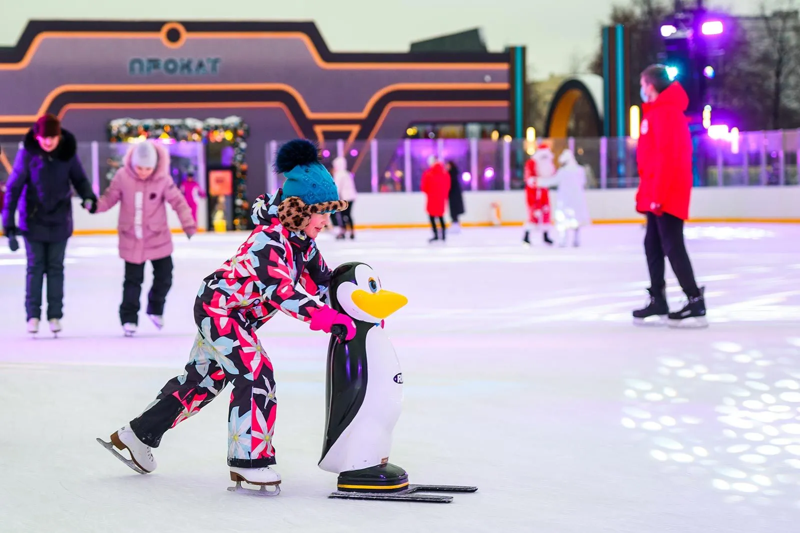 В Москве зальют 26 катков на площадках «Московских сезонов»