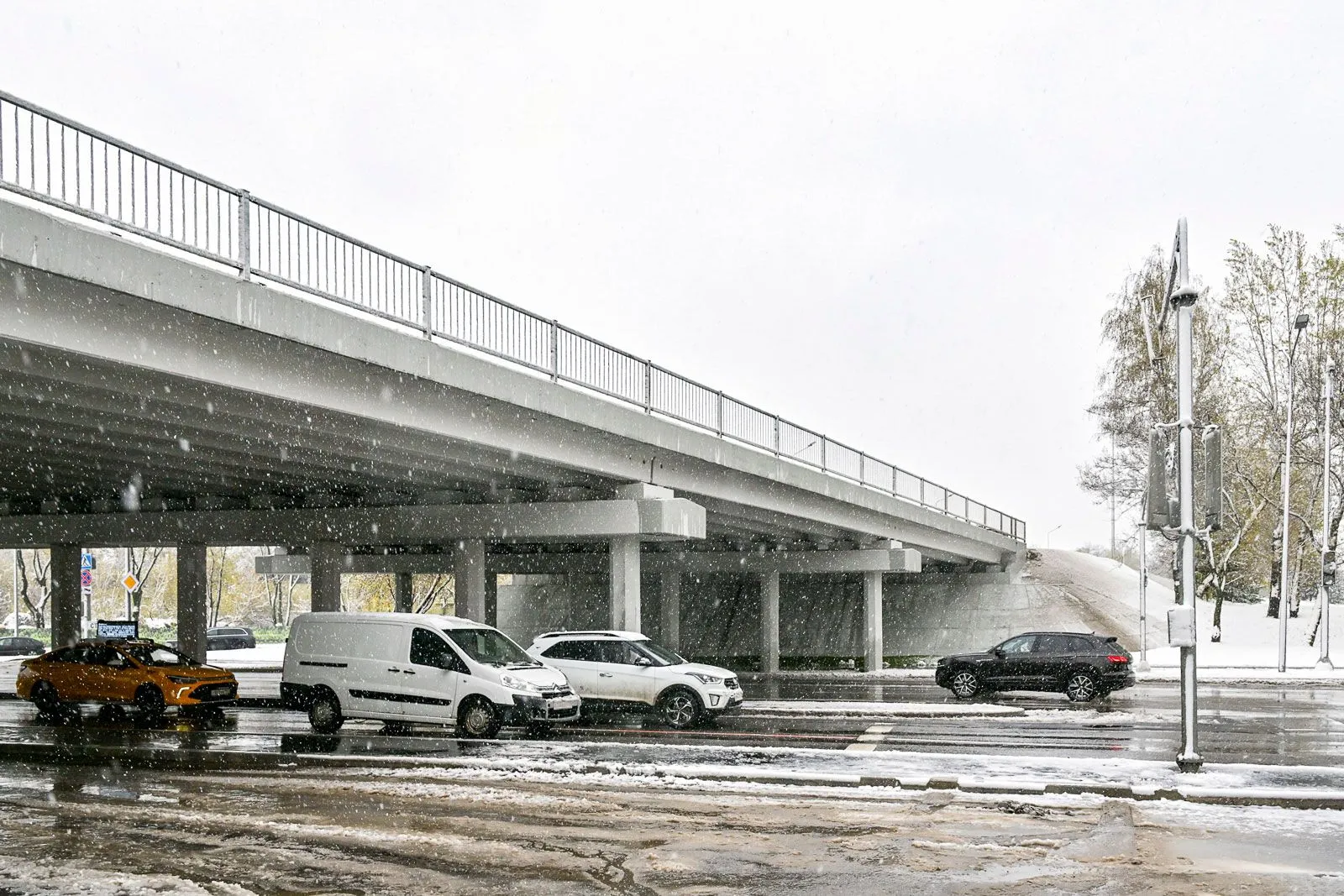 Кузьминский путепровод открыли после реконструкции