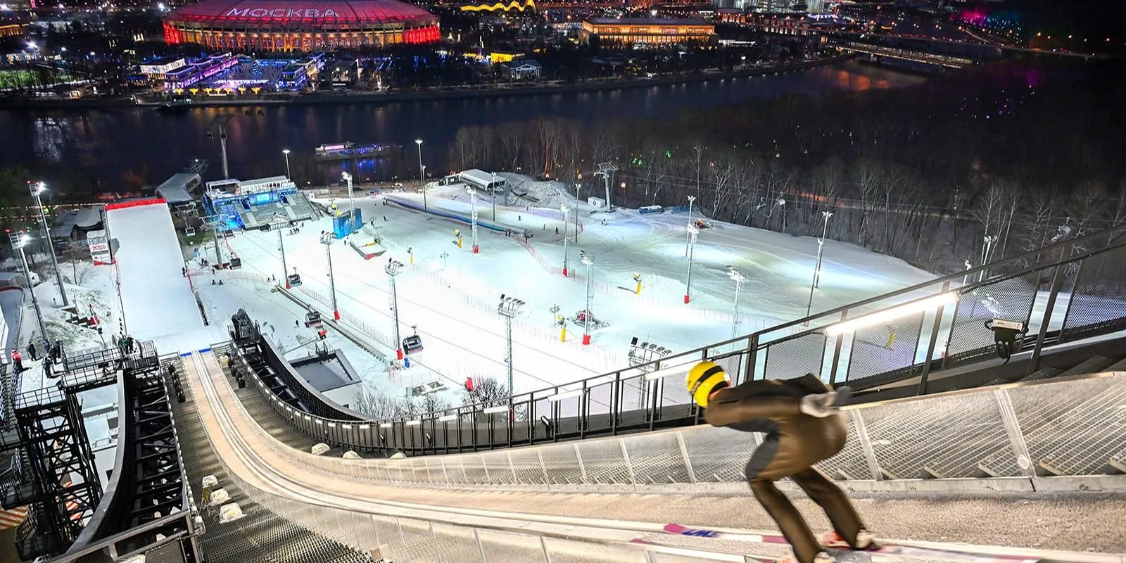 На Воробьевых горах открылся большой лыжный трамплин