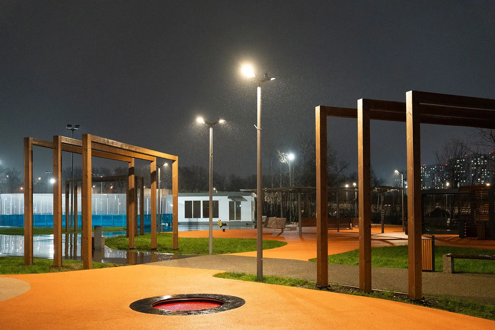 На юго-востоке Москвы обновляют систему уличного освещения