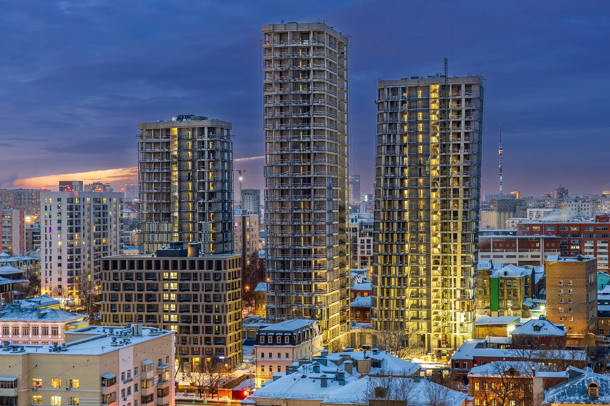 В жилом квартале «Дом 56» завершен монтаж кровли