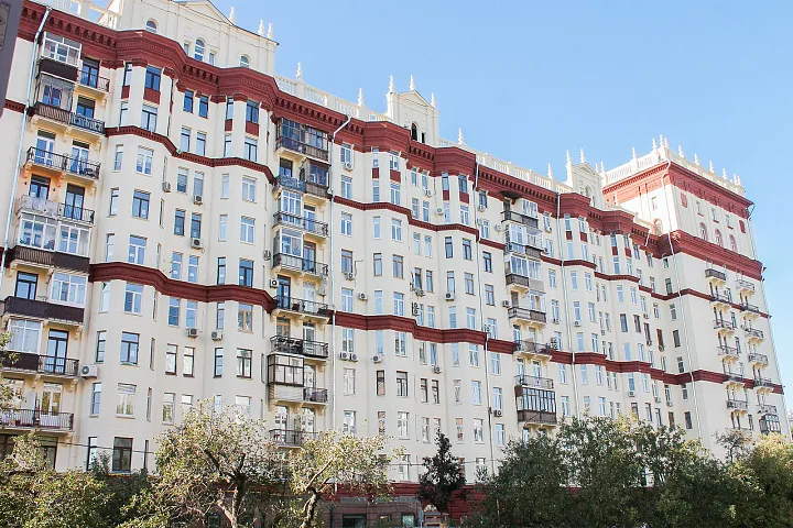 В Москве отремонтировали почти 25 домов с уникальным декором