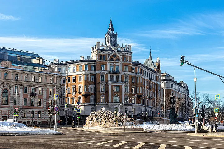 В доме страхового общества «Россия» начался капитальный ремонт и реставрация 