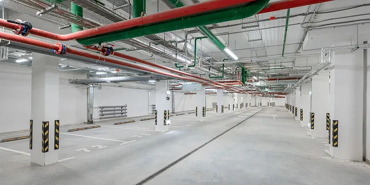 Более 3,5 тысячи парковочных мест продали на городских аукционах в 2025 году