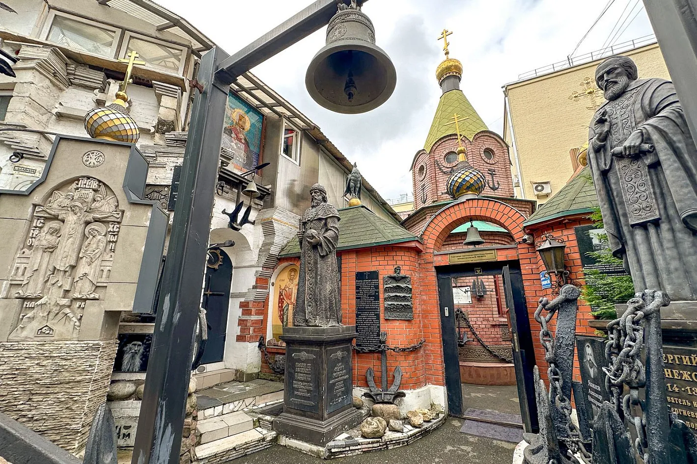 Москва за аркой: дворы столицы