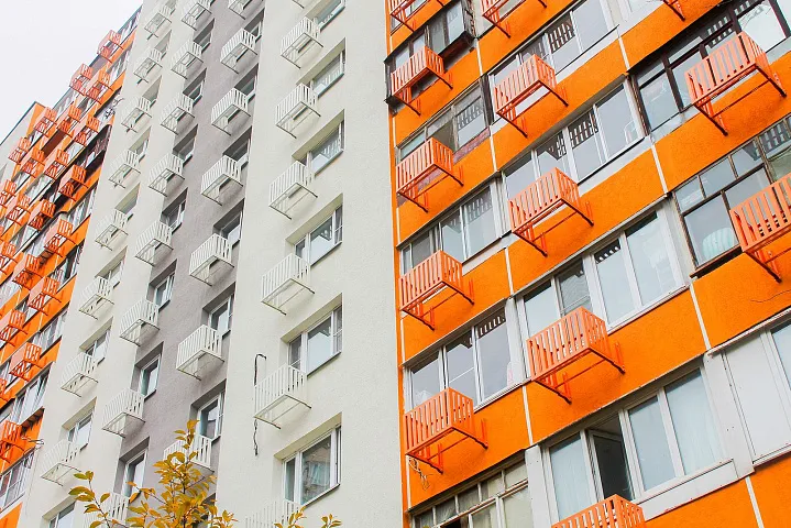 В Ново-Переделкино обновляют фасады четырех домов на улице Скульптора Мухиной